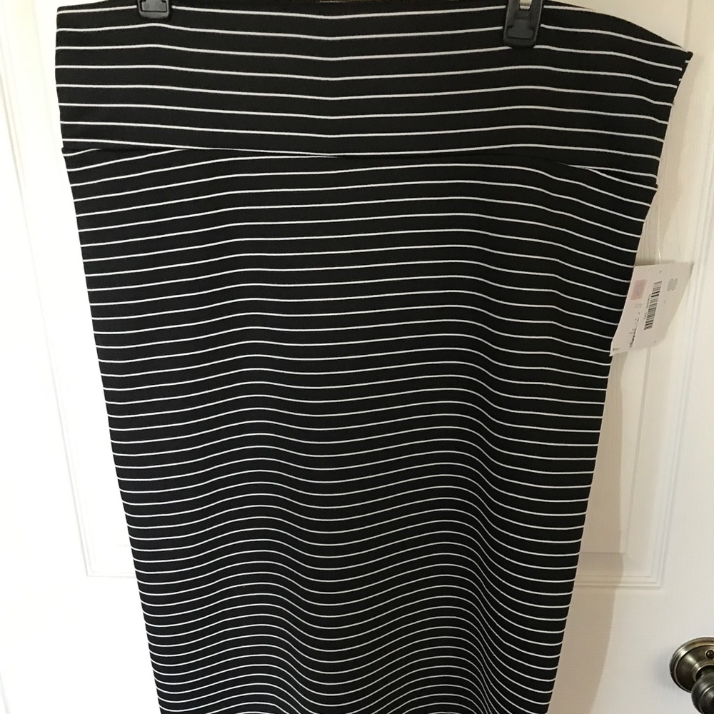 Lularoe Cassie black and white stripe
